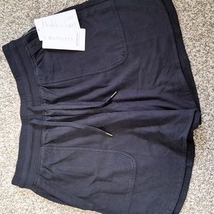 NWT Black Athleta Farallon mid short Large